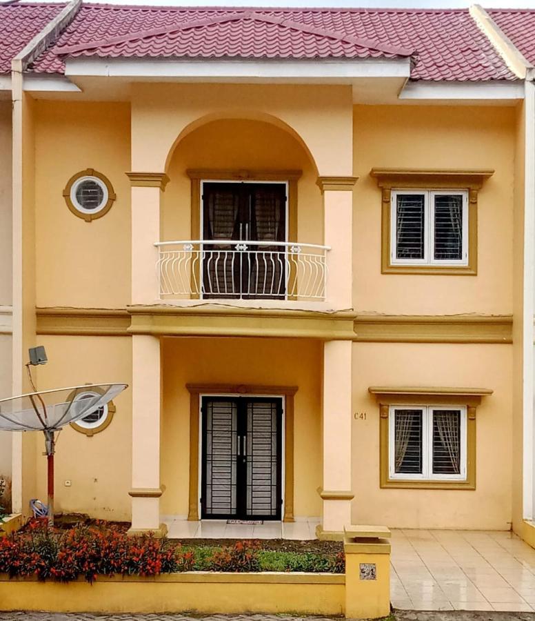 Villa Brastagi Resort Jalan Mimpin Tua Blok C No. 41 بيراستاغي المظهر الخارجي الصورة
