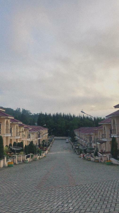 Villa Brastagi Resort Jalan Mimpin Tua Blok C No. 41 بيراستاغي المظهر الخارجي الصورة