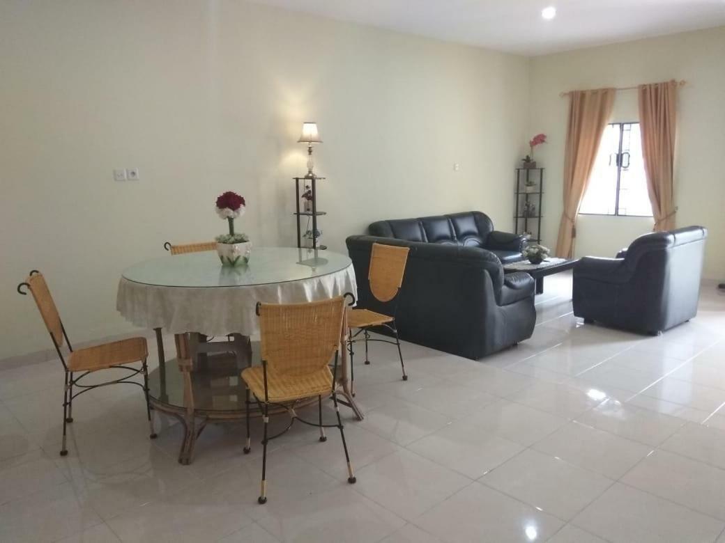 Villa Brastagi Resort Jalan Mimpin Tua Blok C No. 41 بيراستاغي المظهر الخارجي الصورة