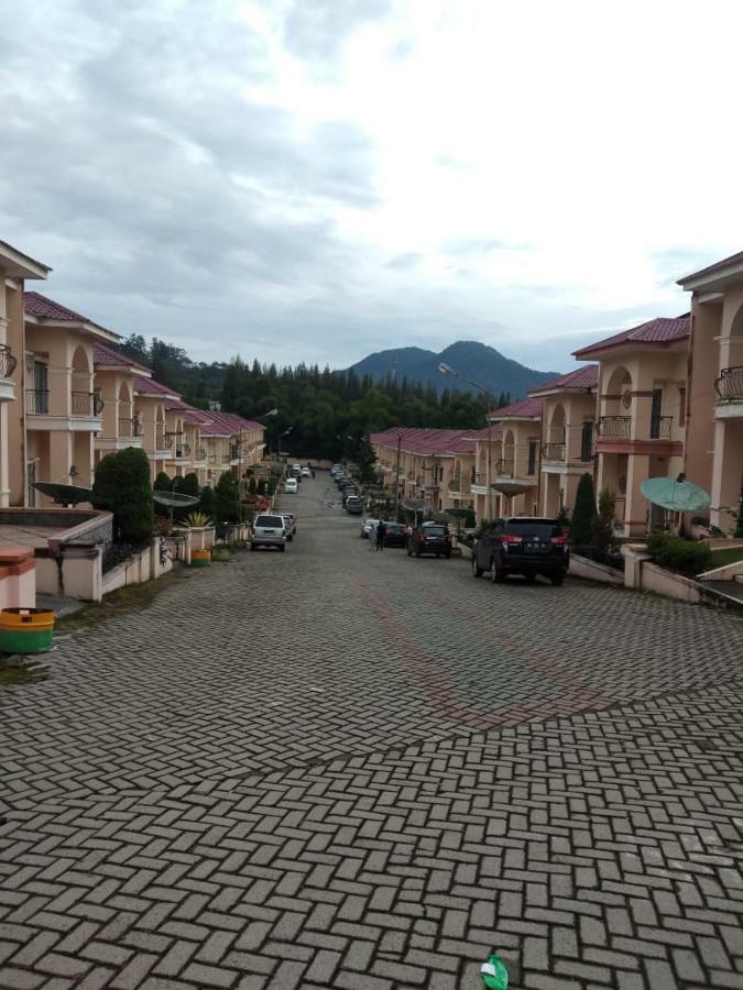 Villa Brastagi Resort Jalan Mimpin Tua Blok C No. 41 بيراستاغي المظهر الخارجي الصورة