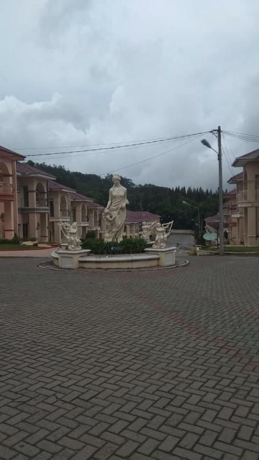 Villa Brastagi Resort Jalan Mimpin Tua Blok C No. 41 بيراستاغي المظهر الخارجي الصورة